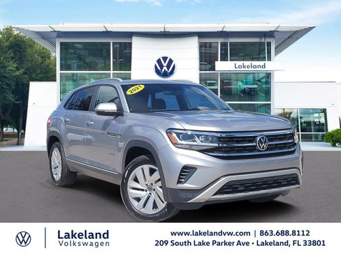 Used 2021 Volkswagen Atlas Cross Sport SE w/ Panoramic Sunroof Package FWD image 1
