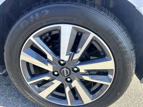 Certified 2023 Nissan Versa SV w/ Trunk Package image 10