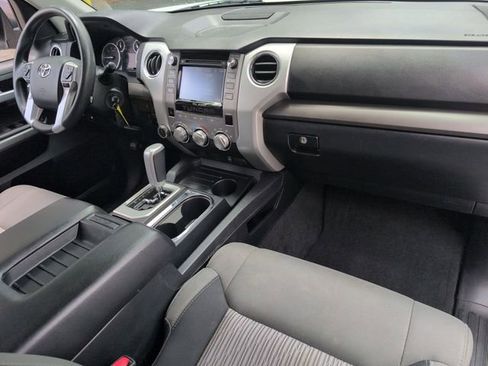 Used 2017 Toyota Tundra SR5 w/ SR5 Upgrade Package AWD/4WD image 27