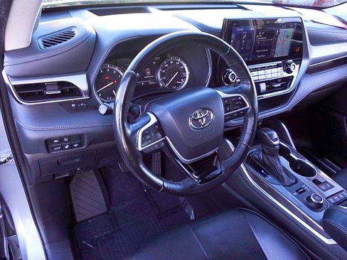 Used 2022 Toyota Highlander Platinum AWD/4WD image 10