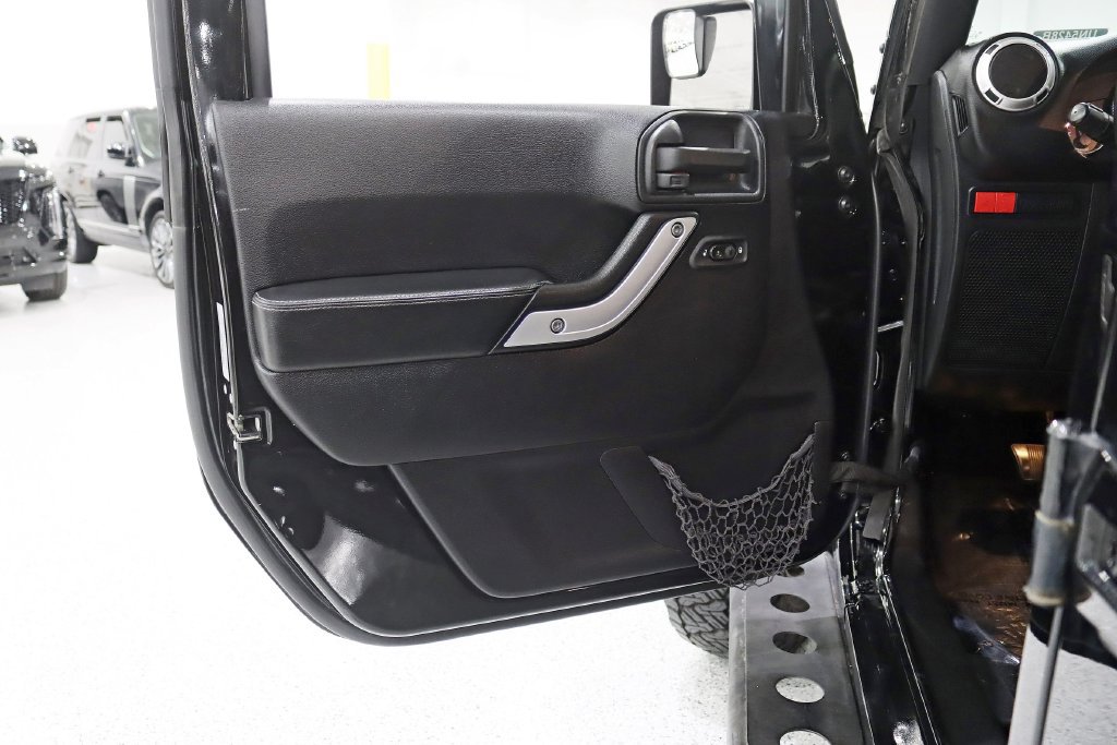 Used 2016 Jeep Wrangler Unlimited Rubicon AWD/4WD image 31