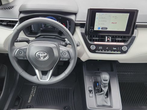 Used 2026 Toyota Corolla Cross LE w/ Moonroof Package FWD image 32