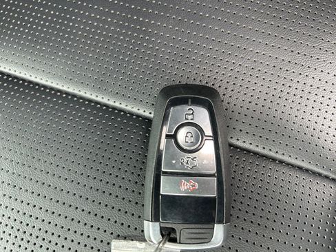 Used 2025 Ford Mustang GT Premium RWD image 31