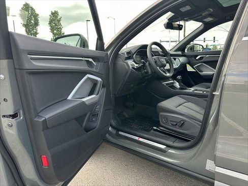 New 2025 Audi Q3 2.0T Premium image 19