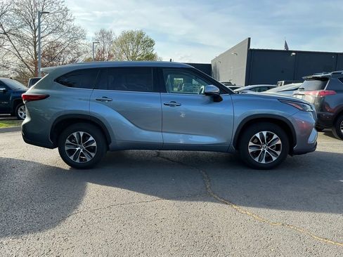 Used 2022 Toyota Highlander XLE image 5