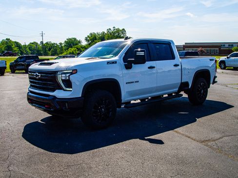Used 2026 Chevrolet Silverado 2500 LT w/ Trail Boss Package AWD/4WD image 3