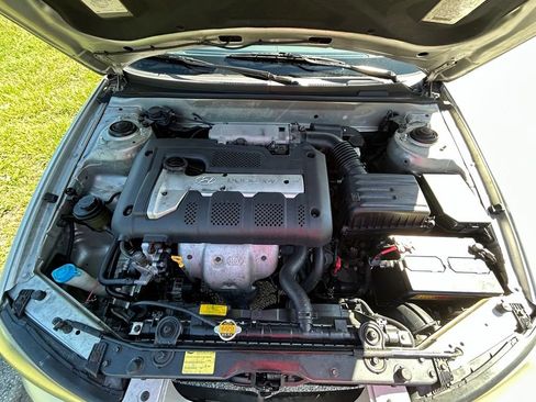 Used 2002 Hyundai Elantra GLS FWD image 12