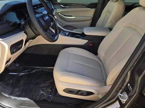 New 2026 Jeep Grand Cherokee Limited AWD/4WD image 16