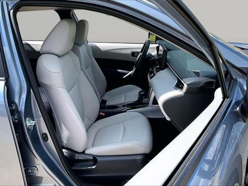 Used 2024 Toyota Corolla Cross LE FWD image 9