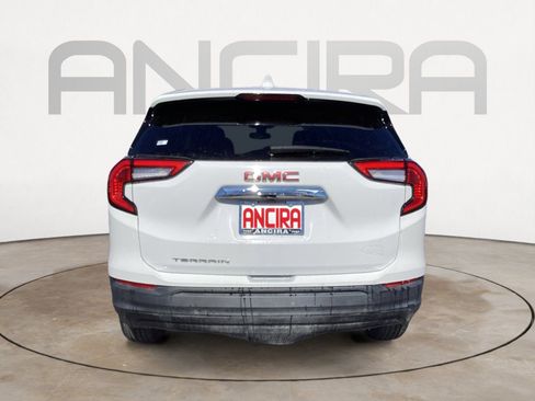 Used 2024 GMC Terrain SLE image 13