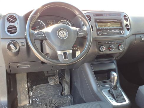 Used 2014 Volkswagen Tiguan S image 11