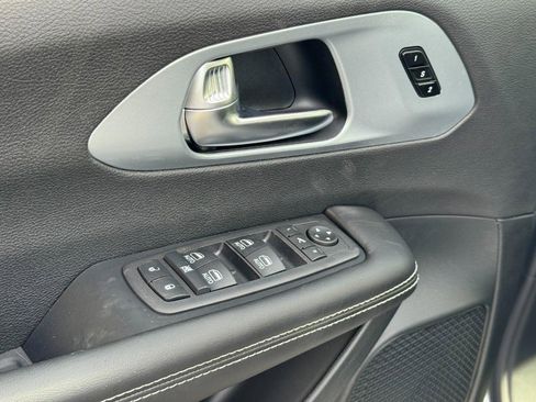 New 2026 Chrysler Pacifica Limited image 13
