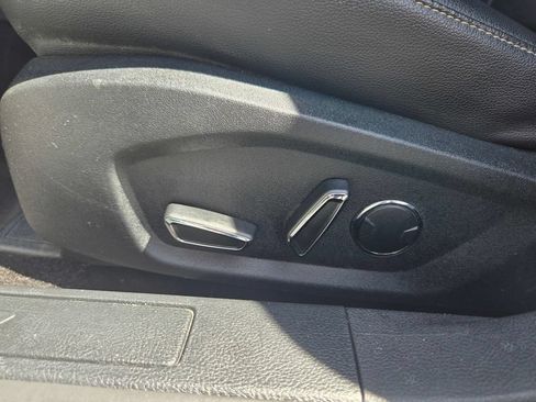 Used 2018 Ford Fusion SE w/ Equipment Group 201A FWD image 15
