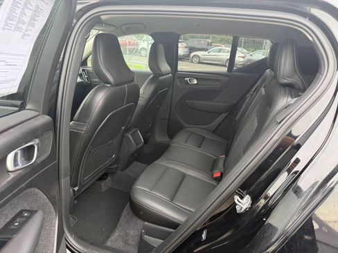 Used 2021 Volvo XC40 T4 Momentum FWD image 15