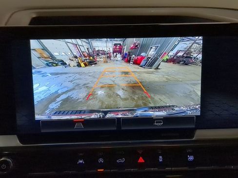 Used 2025 GMC Sierra 1500 SLT image 17