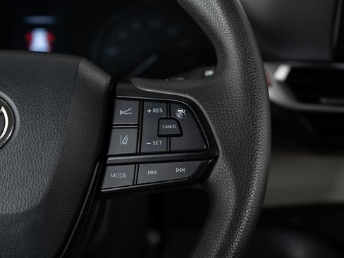 Used 2022 Toyota Sienna LE image 32