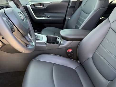 Used 2025 Toyota RAV4 XLE Premium image 9