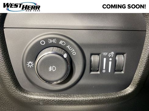 Used 2024 Jeep Grand Cherokee Limited image 11