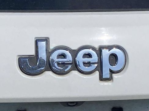Used 2020 Jeep Grand Cherokee Limited RWD image 11
