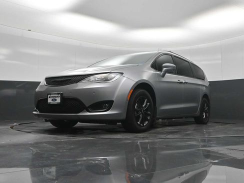 Used 2020 Chrysler Pacifica Touring-L w/ Advanced Safetytec Group AWD/4WD image 32