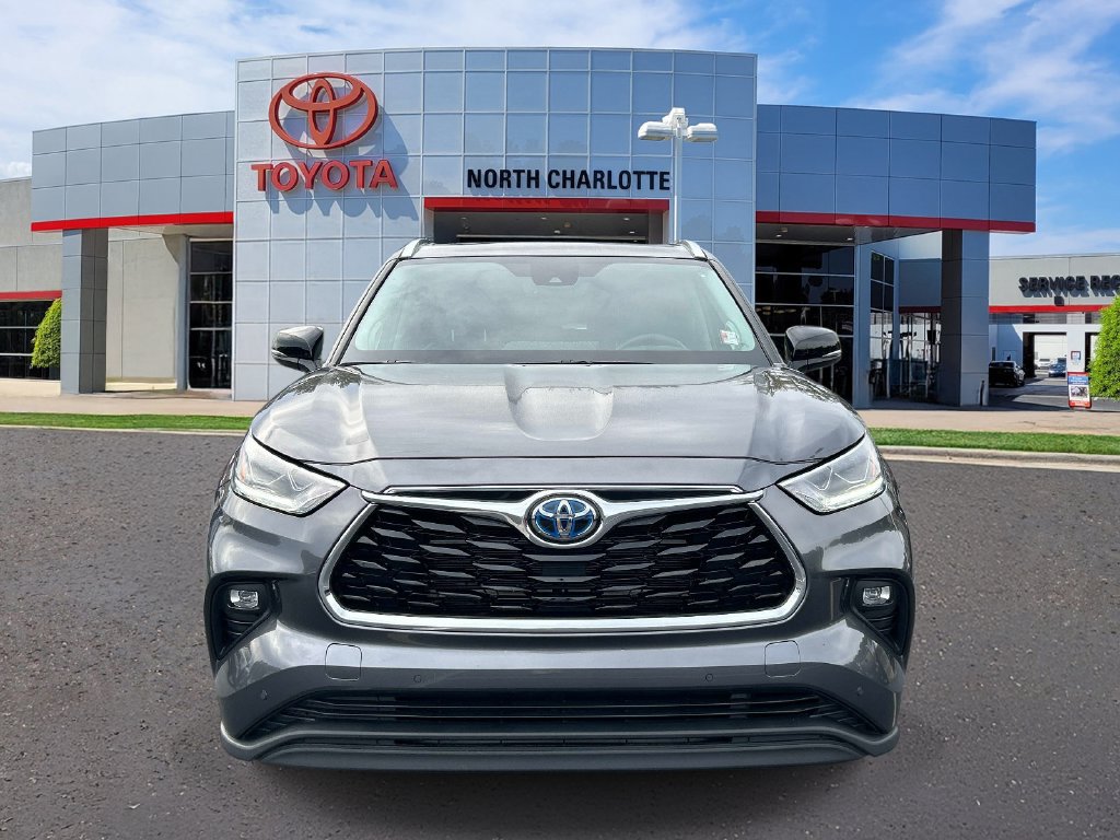 Used 2023 Toyota Highlander Limited AWD/4WD image 3