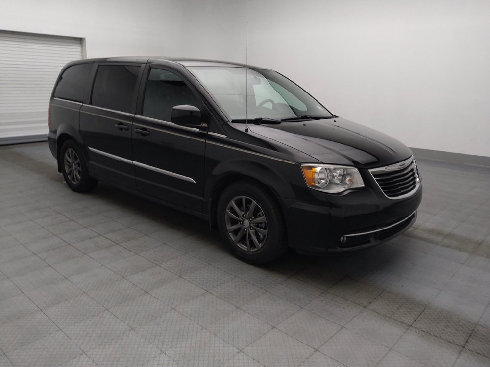 Used 2014 Chrysler Town & Country S FWD image 11