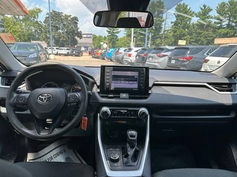 Used 2022 Toyota RAV4 LE AWD/4WD image 16