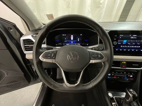 Used 2025 Volkswagen Taos SE AWD/4WD image 11
