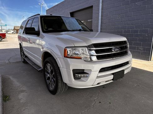 Used 2017 Ford Expedition XLT w/ Equipment Group 202A image 2