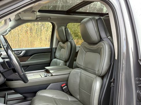 Used 2022 Lincoln Navigator Black Label image 17