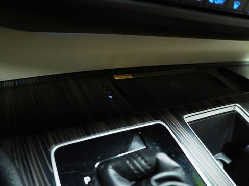 Used 2021 Toyota Sienna Limited image 34