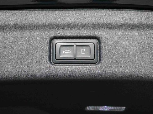 Used 2025 Audi Q6 e-tron Premium w/ Convenience Package image 41