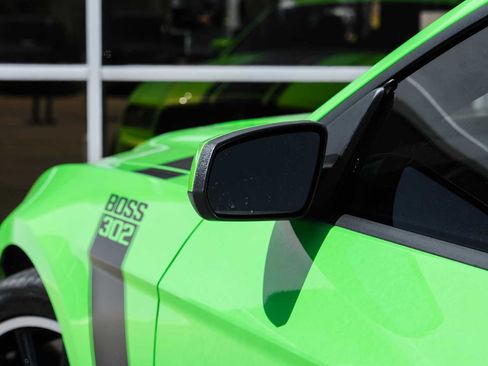 Used 2013 Ford Mustang Boss 302 w/ Boss 302 Accessory Pkg RWD image 18