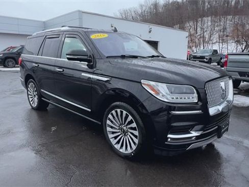 Used 2019 Lincoln Navigator Reserve image 2