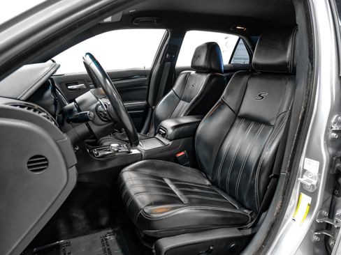 Used 2018 Chrysler 300 S AWD/4WD image 30