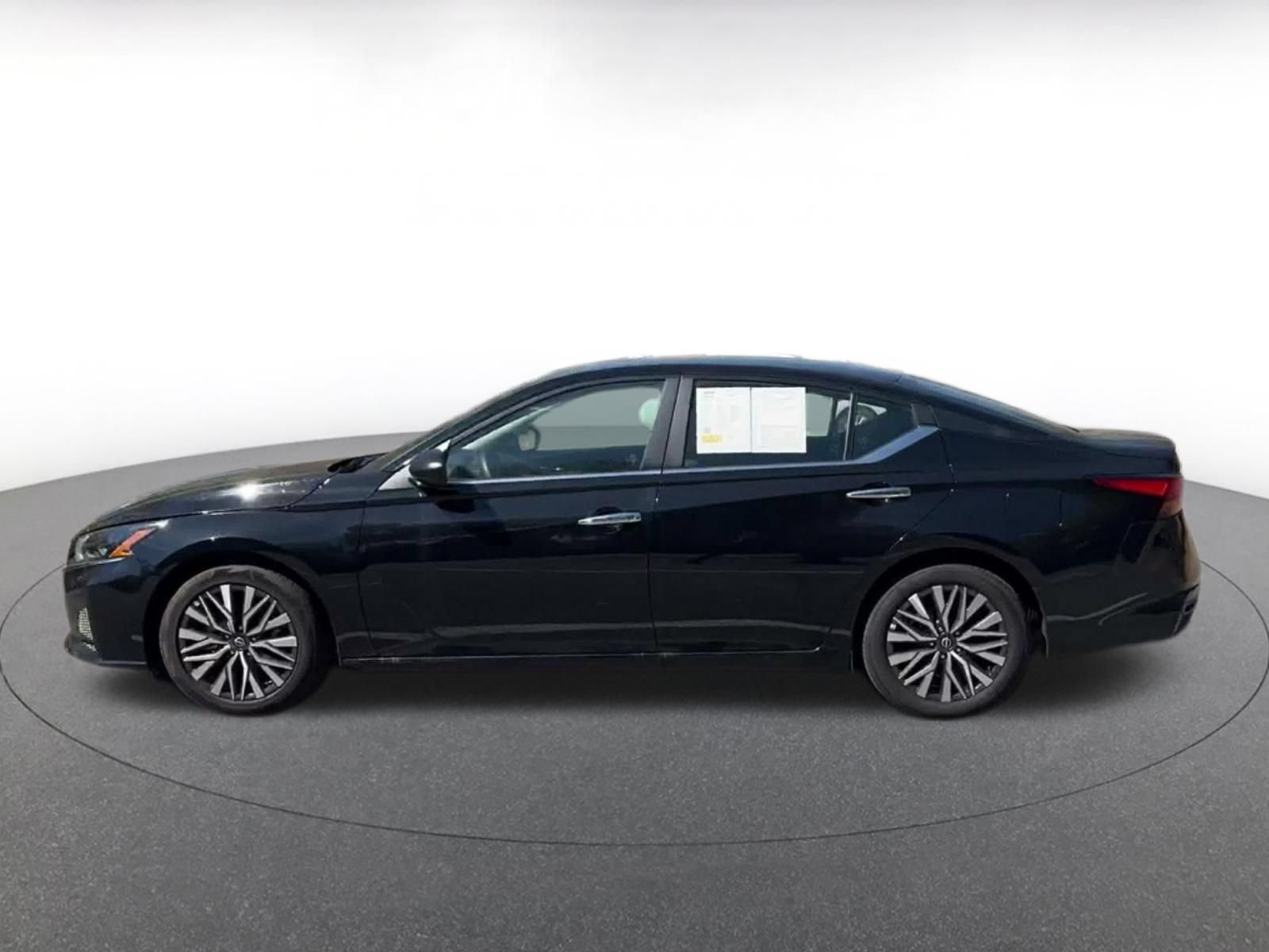 Used 2025 Nissan Altima 2.5 SV FWD image 8