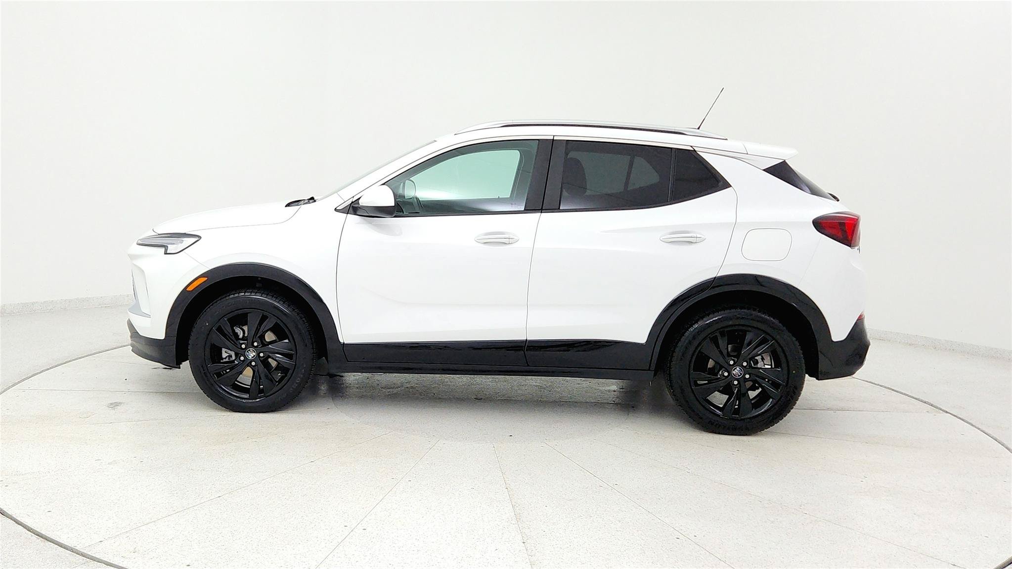 Used 2024 Buick Encore GX Sport Touring AWD/4WD image 2