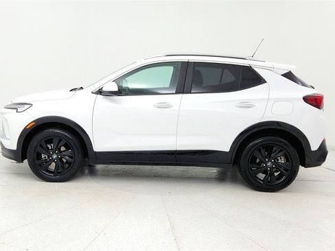Used 2024 Buick Encore GX Sport Touring AWD/4WD image 2