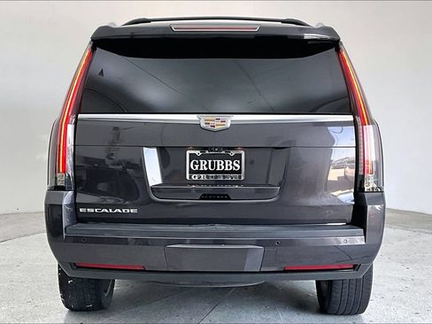 Used 2017 Cadillac Escalade Luxury AWD/4WD image 5