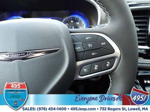 New 2026 Chrysler Pacifica Select image 21