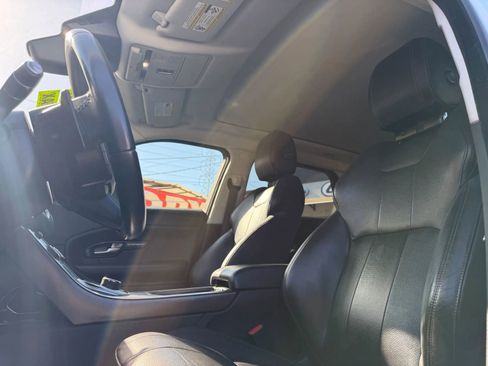 Used 2019 Land Rover Range Rover Evoque SE AWD/4WD image 11