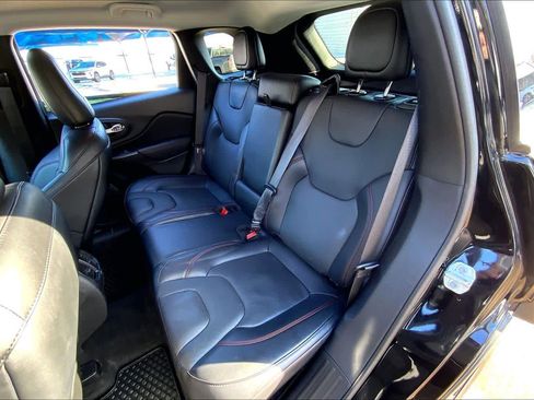 Used 2021 Jeep Cherokee Trailhawk w/ Technology Group image 20