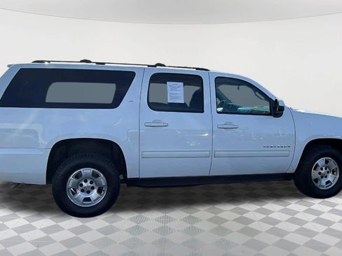 Used 2014 Chevrolet Suburban LT w/ Luxury Package AWD/4WD image 4