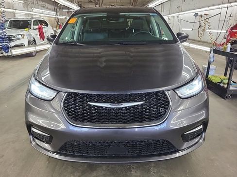 Used 2023 Chrysler Pacifica Touring-L FWD image 6