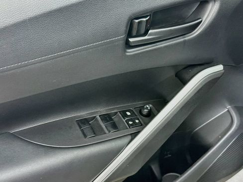 Used 2024 Toyota Corolla Cross LE FWD image 12