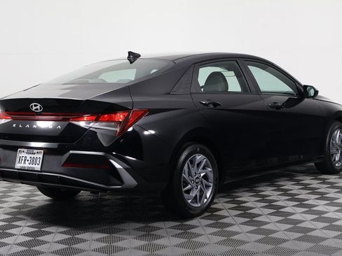 Used 2024 Hyundai Elantra SEL FWD image 4