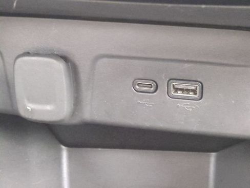 Certified 2025 Chevrolet Trax LT image 24