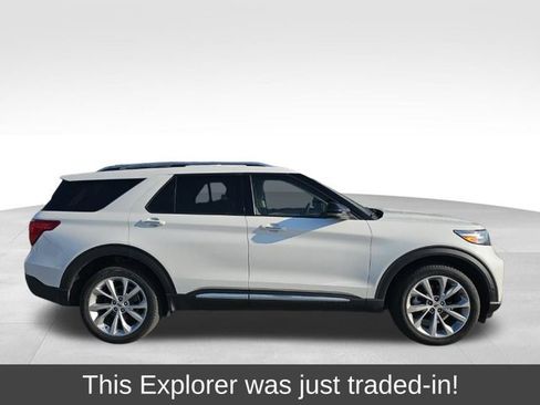 Certified 2022 Ford Explorer Platinum w/ Equipment Group 601A AWD/4WD image 1