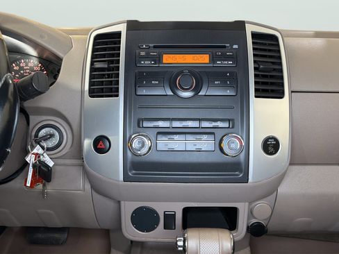 Used 2009 Nissan Frontier SE w/ SE Value Truck Pkg RWD image 16
