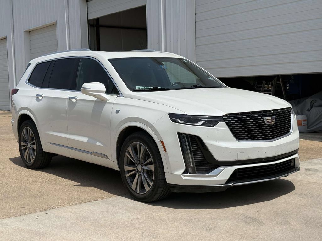 Used 2021 Cadillac XT6 Premium Luxury FWD image 1